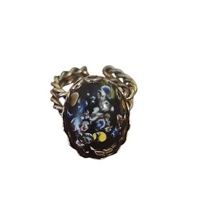 Elegant Black and Gold Swirl Ring